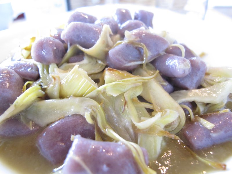 gn occhi di patate viola con carciofi, Taverna di Fra Fiusch, Moncalieri, Torino