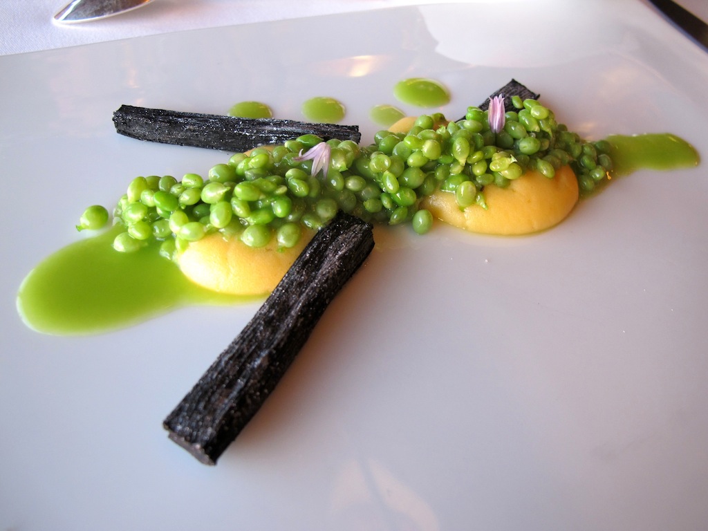 Pisellini lacrima e asparagi bianchi alla brace, Akelarre, Chef Pedro Subijana, San Sebastián, Spagna
