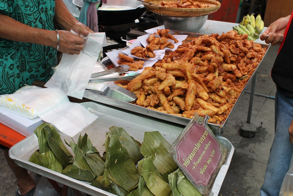 banene fritte in pastella, Thai Street Food, Bangkok, Thailandia 