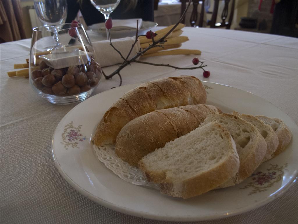 pane e grissini, La Coccinella, Chef Alessandro Della Ferrera, Serravalle Langhe