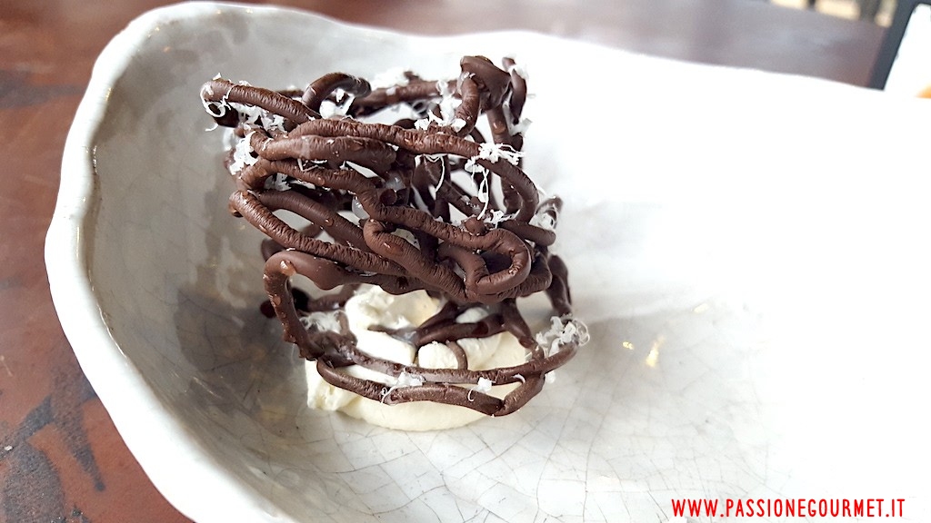 La Grenouillere: Cacao grand cru, mandorle, crema alla vaniglia 1